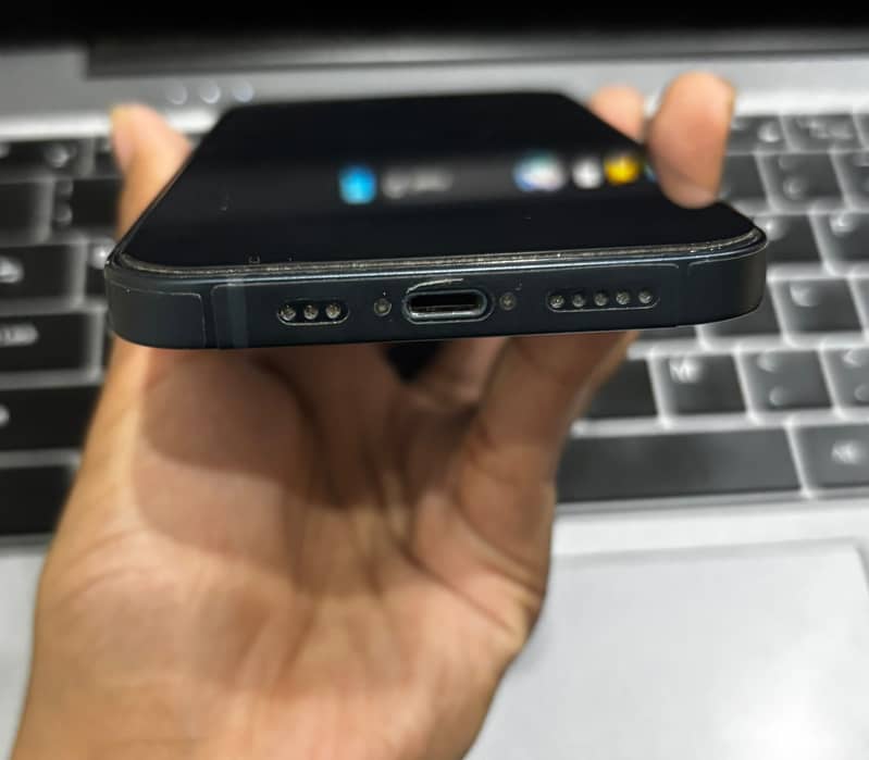 Apple iPhone 13 2