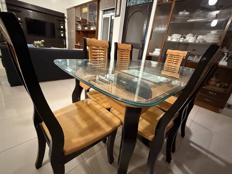 6 seater dining table. 3