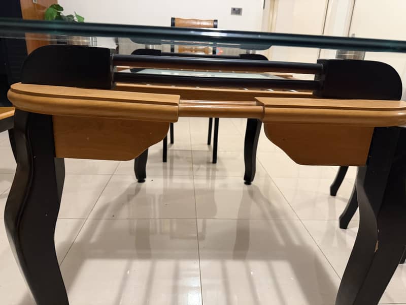 6 seater dining table. 4