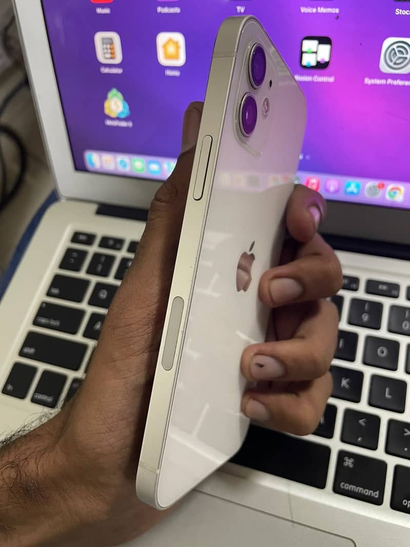 Apple iPhone 12 4