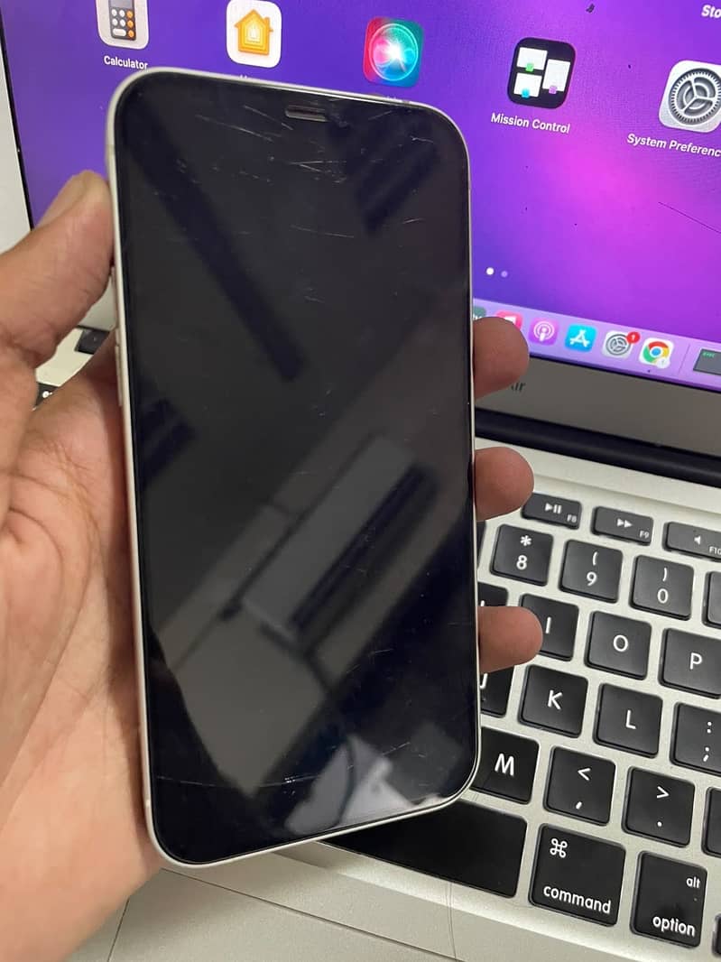 Apple iPhone 12 6