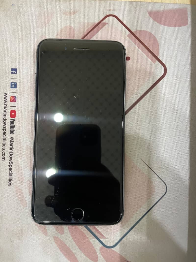 Apple iPhone 8 Plus 3