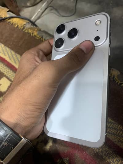 Apple iPhone XR convert 17pro