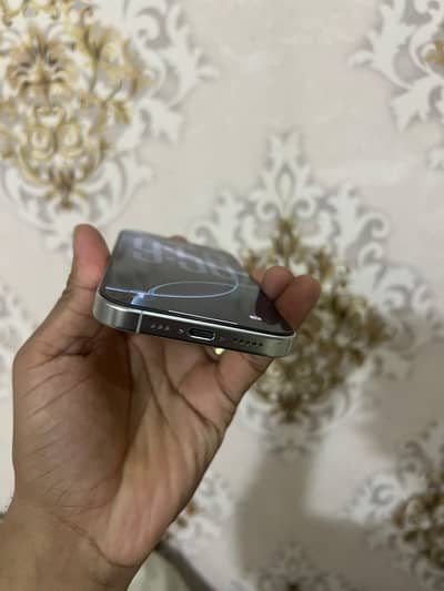 Apple iPhone 16 Pro