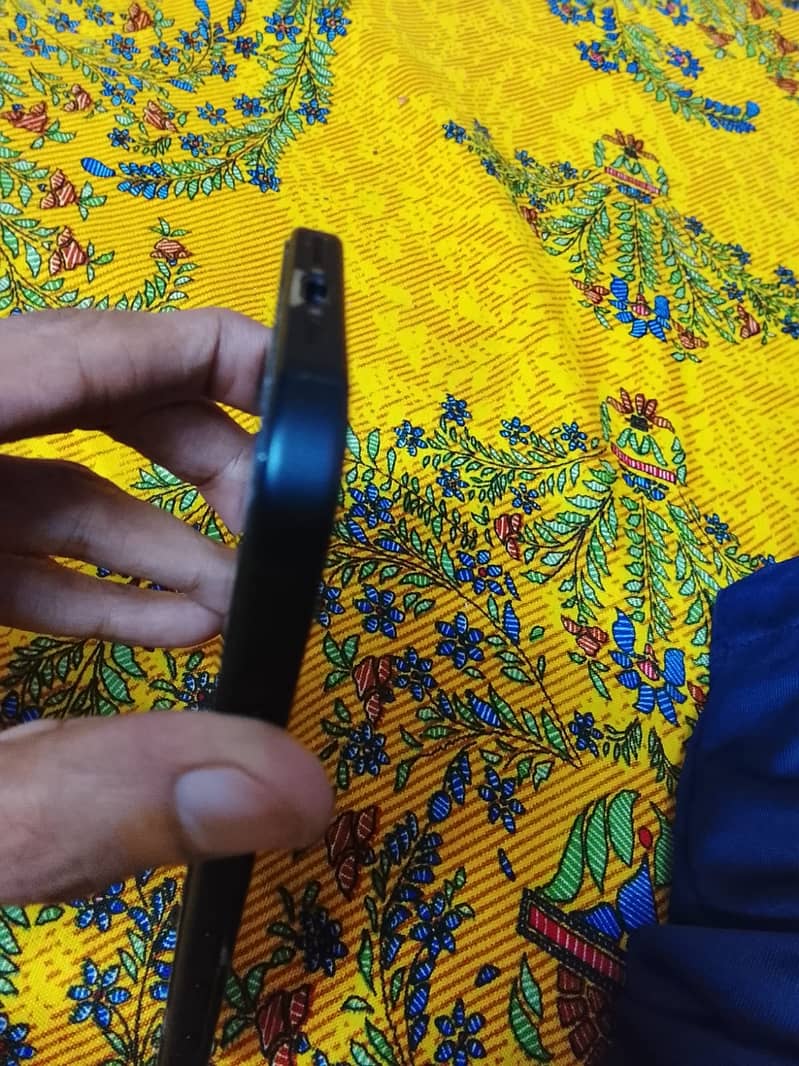Apple iPhone 16 8