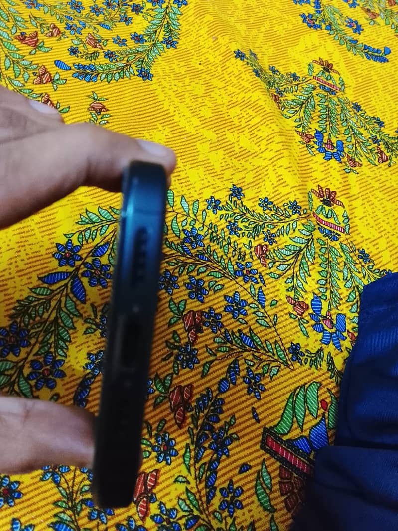 Apple iPhone 16 9