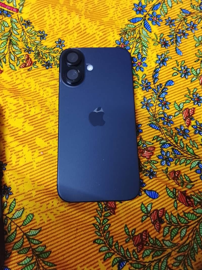 Apple iPhone 16 10