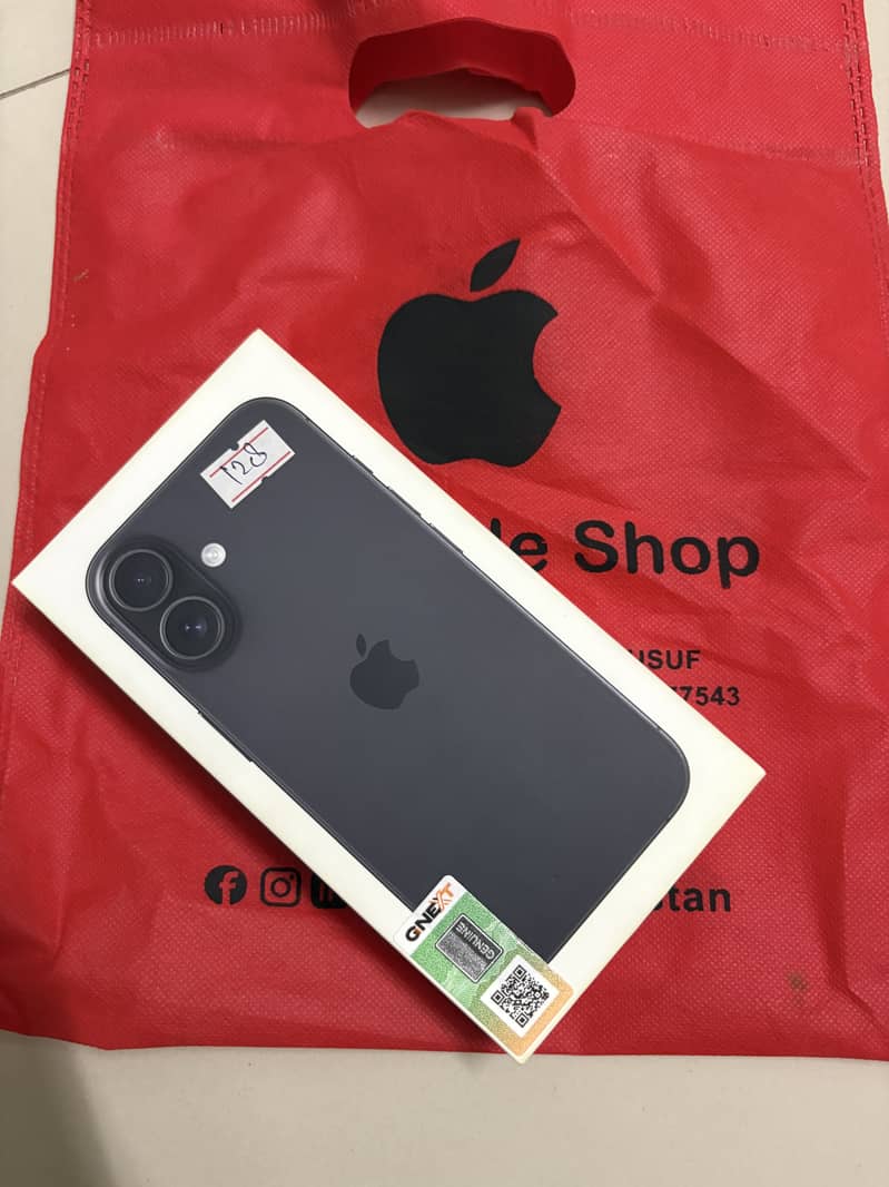 Apple iPhone 16 12