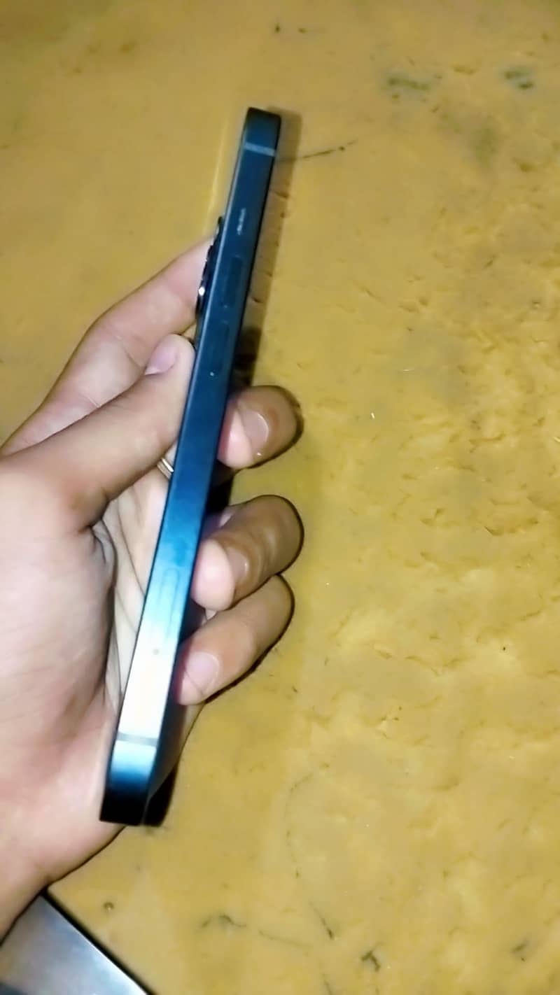 Apple iPhone 13 3