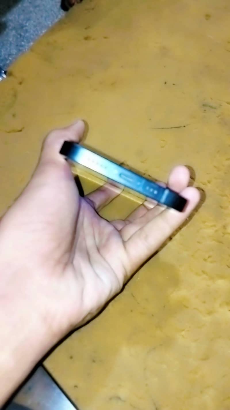 Apple iPhone 13 4