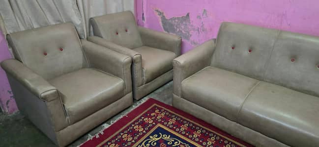 5 Seater Sofa. Landhi 05 Karachi contact 03363579088