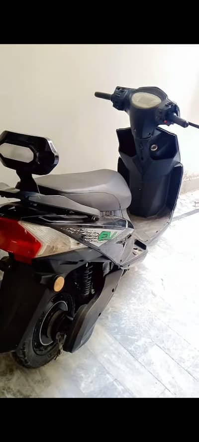 scooty with lithium battery