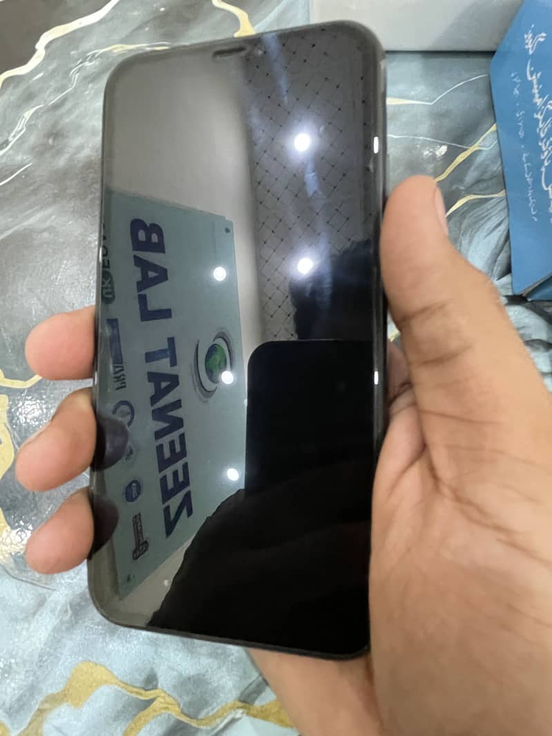 Apple iPhone 11 0