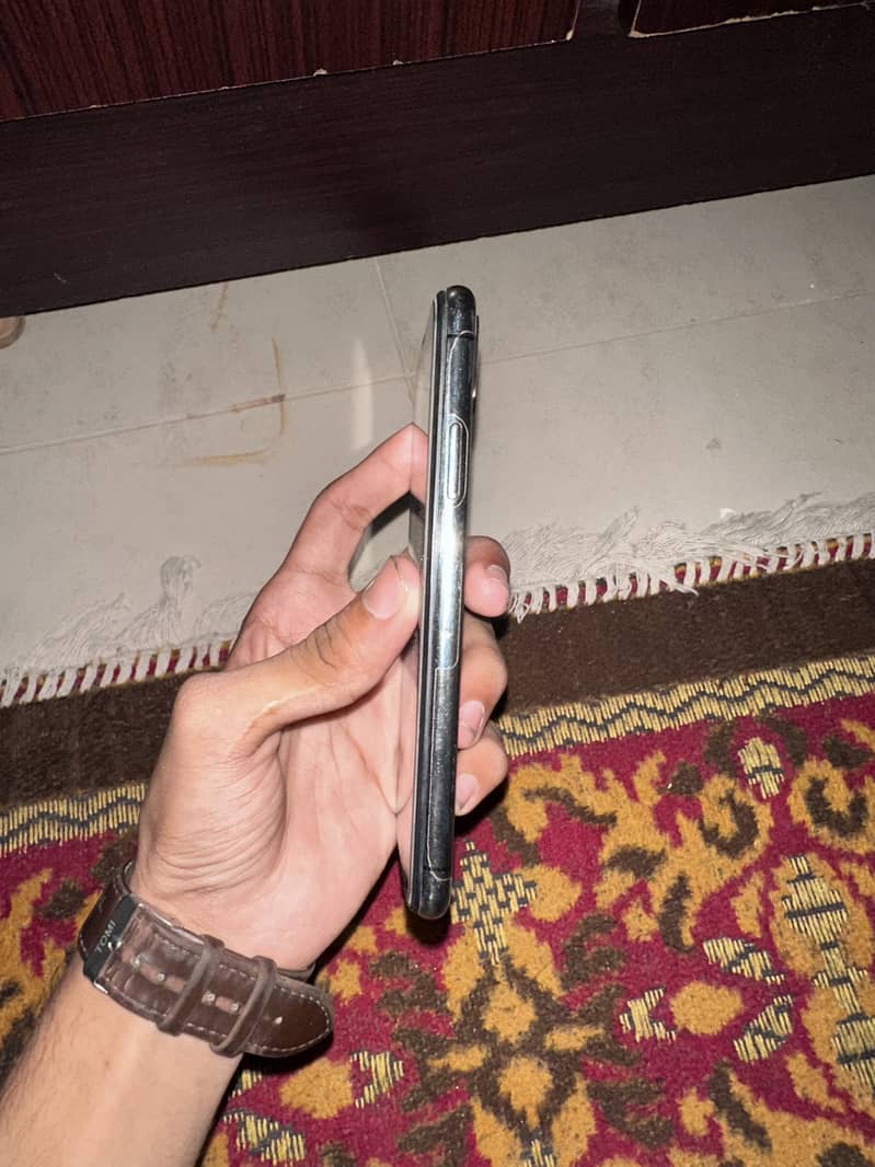 Apple iPhone X 3