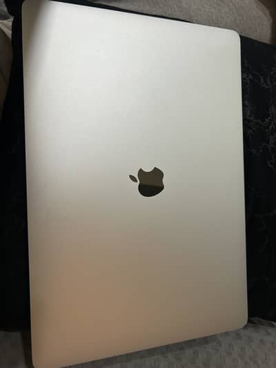 MacBook pro 2017 model