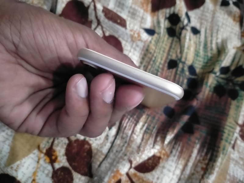 Apple iPhone 7 3
