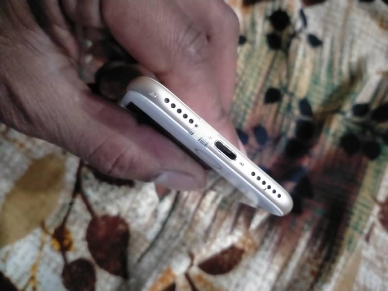 Apple iPhone 7 4