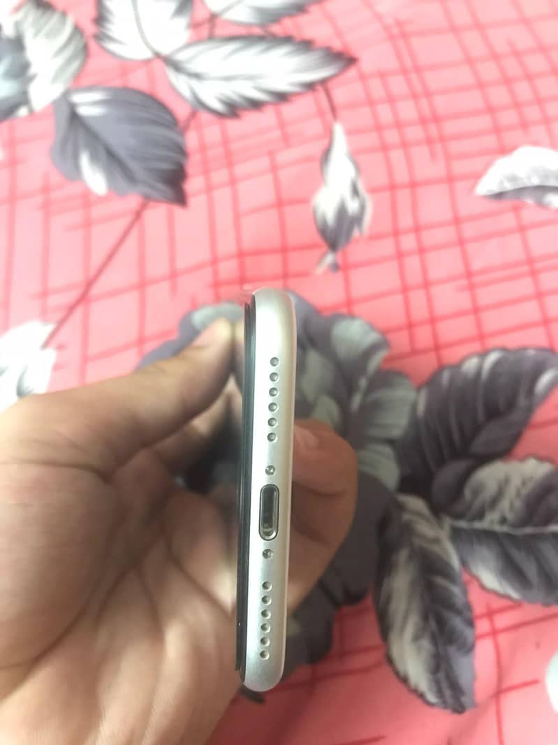 iPhone se 2 2