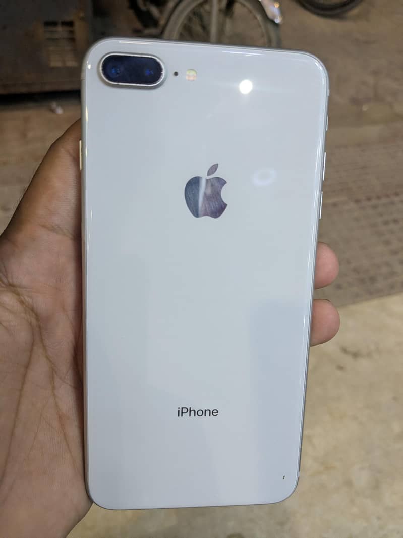 Apple iPhone 8 Plus 1