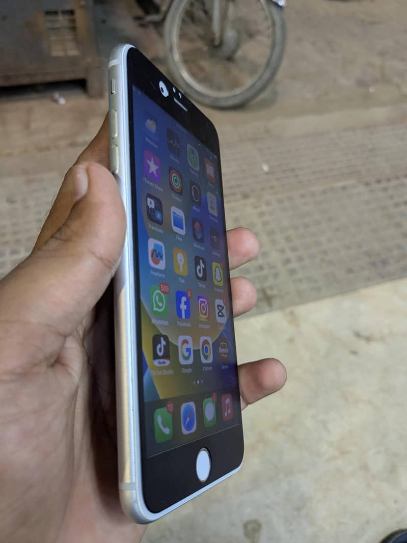 Apple iPhone 8 Plus 2