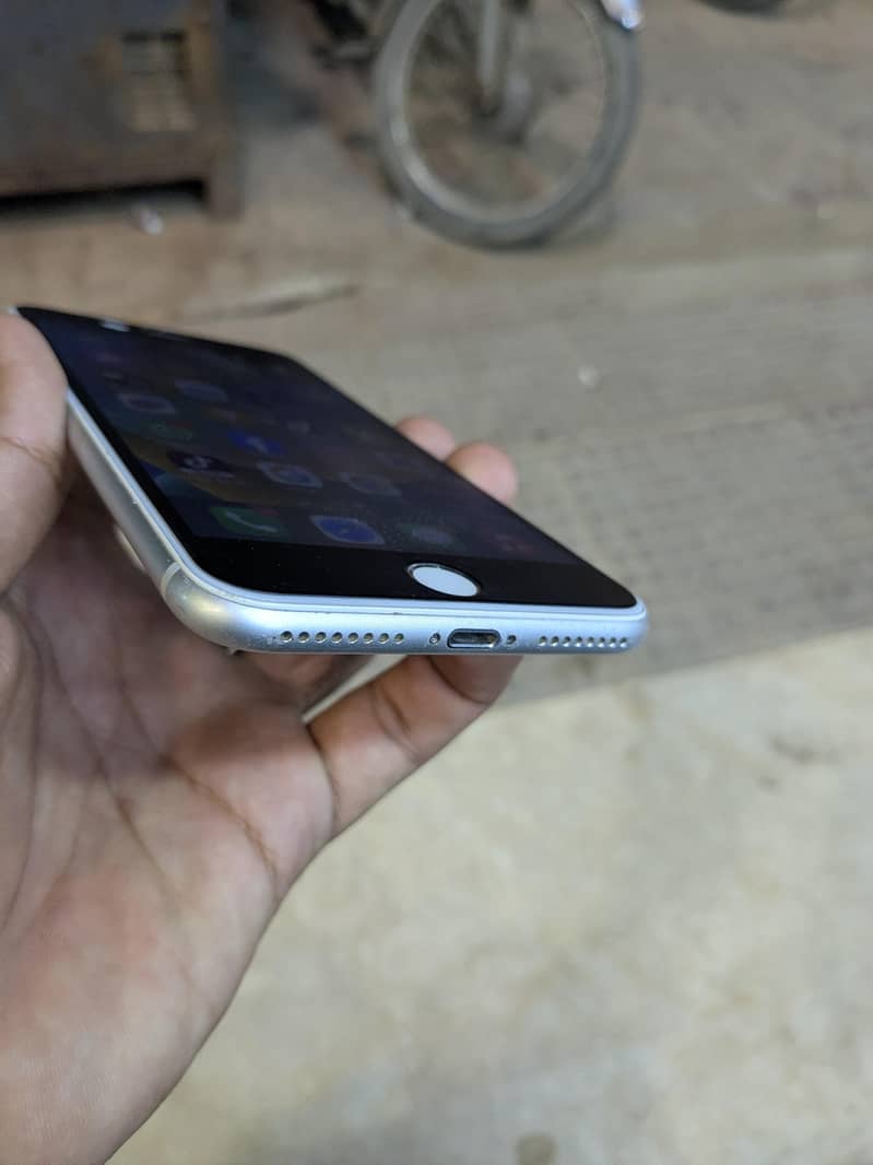 Apple iPhone 8 Plus 4