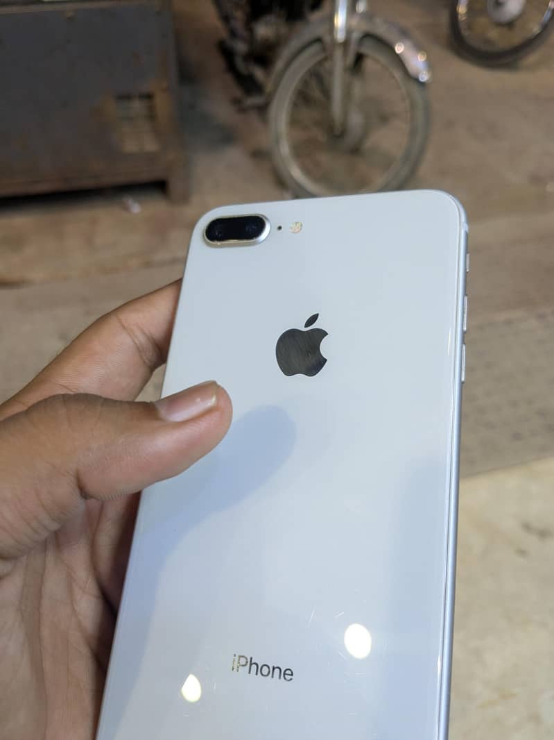 Apple iPhone 8 Plus 5