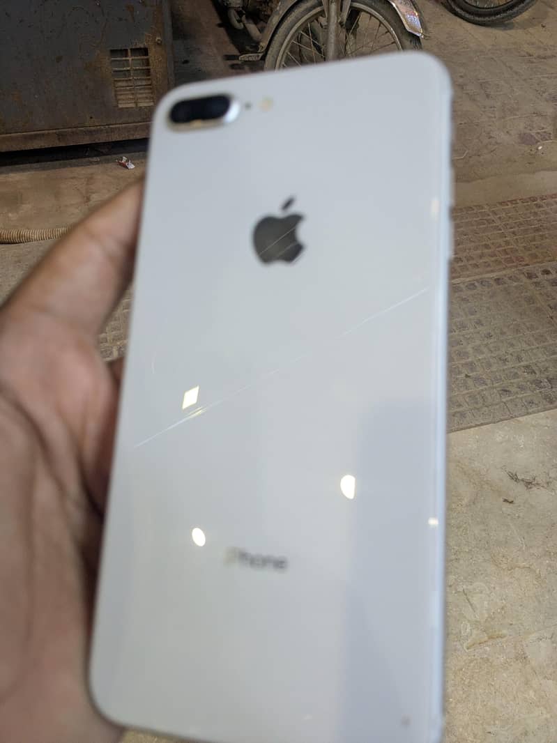 Apple iPhone 8 Plus 6
