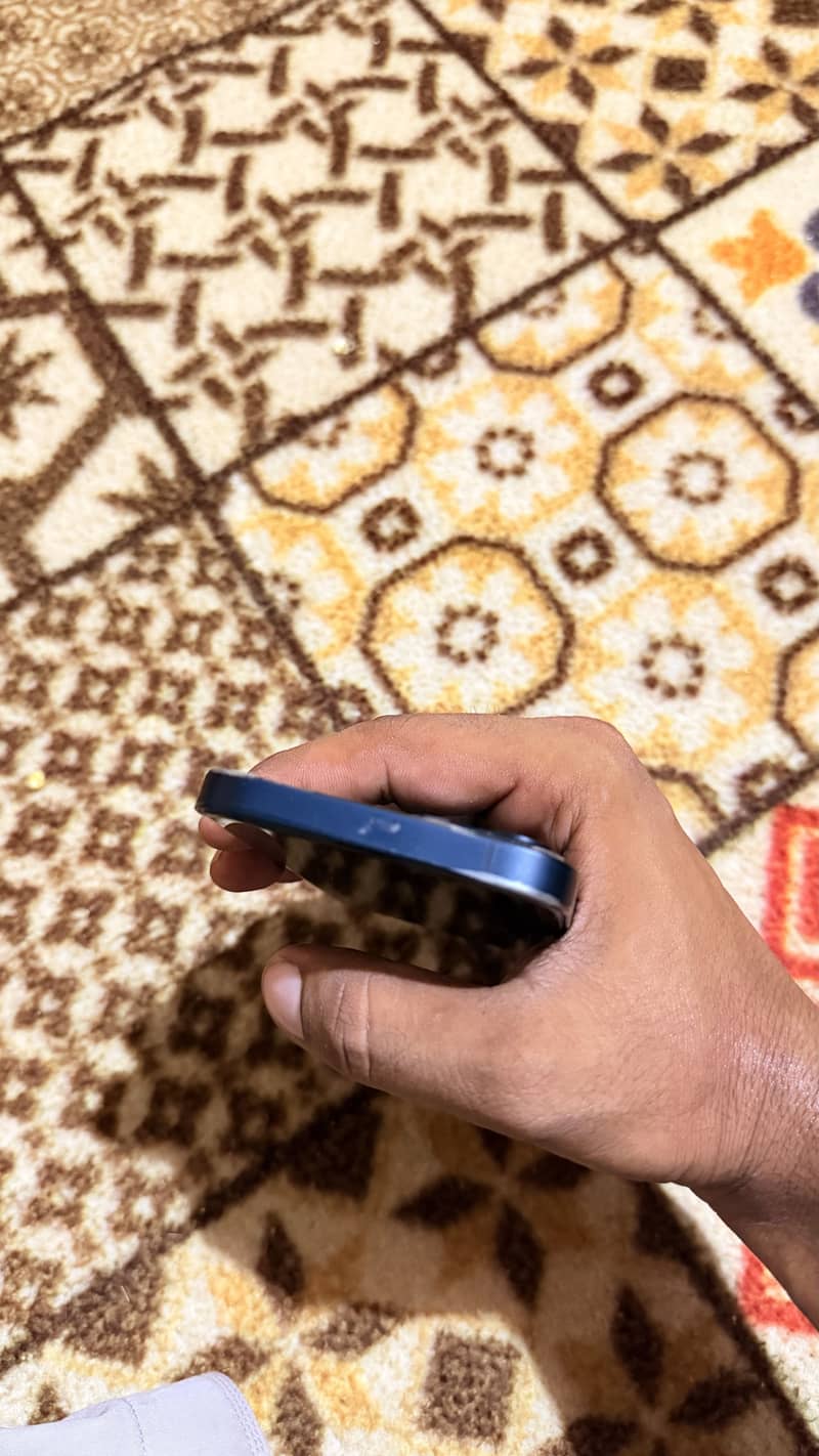 Apple iPhone 13 0