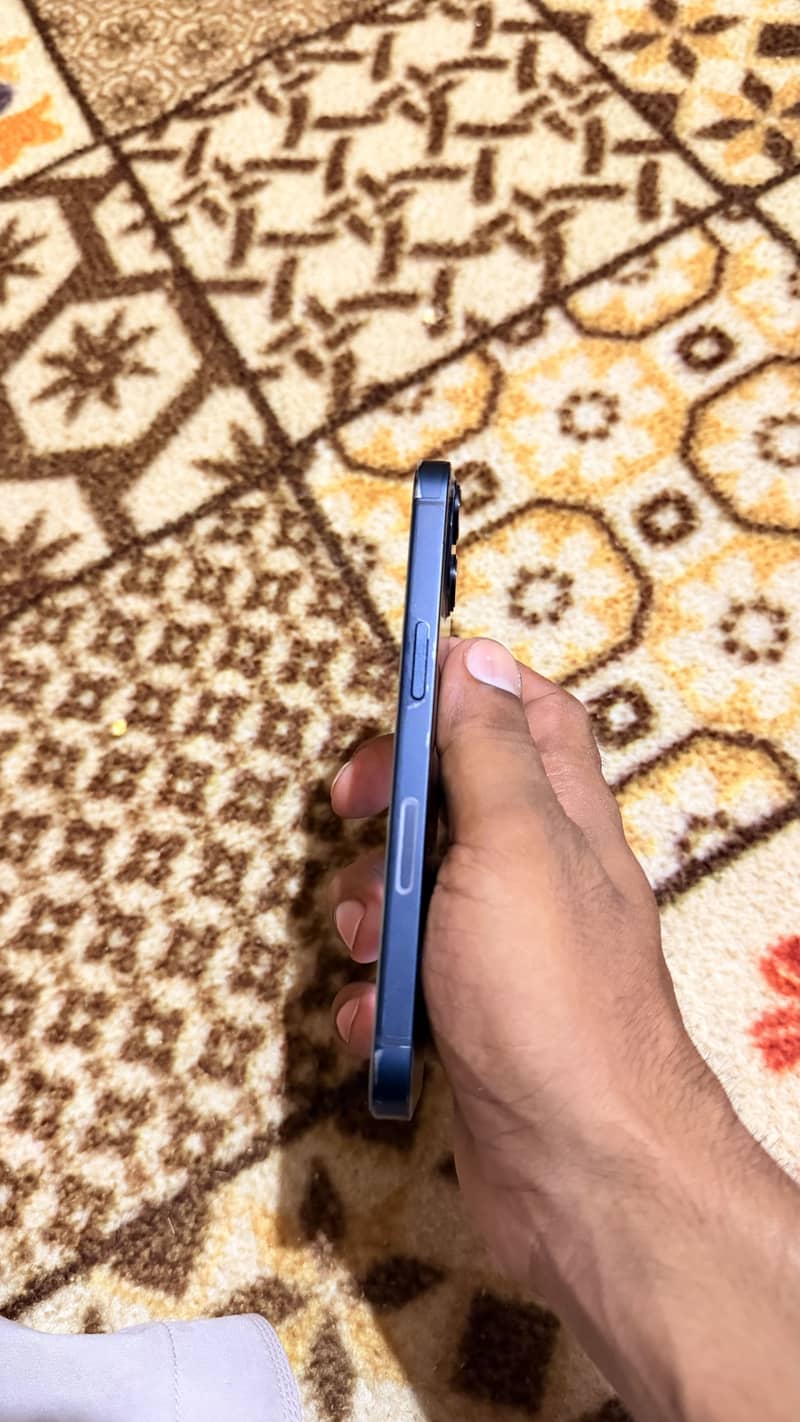 Apple iPhone 13 1