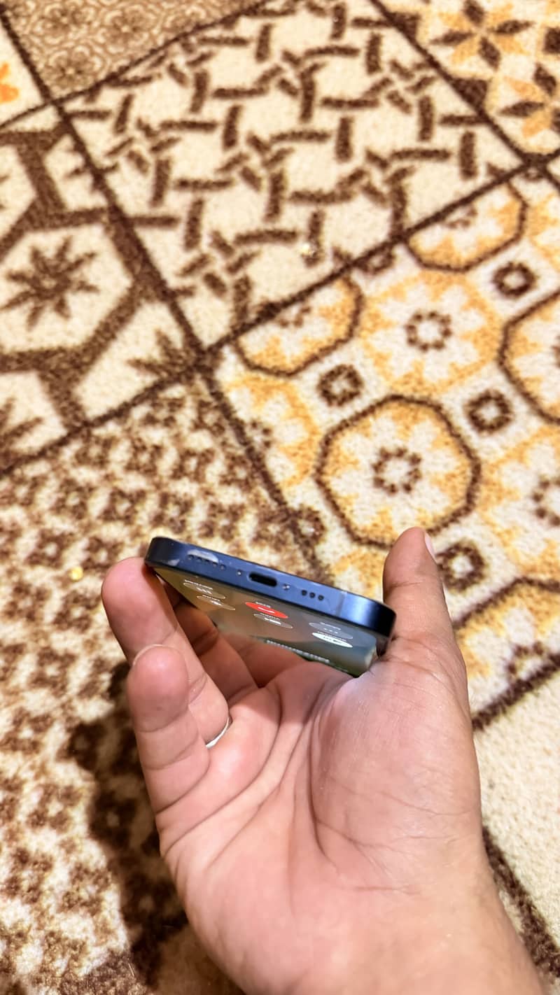 Apple iPhone 13 2