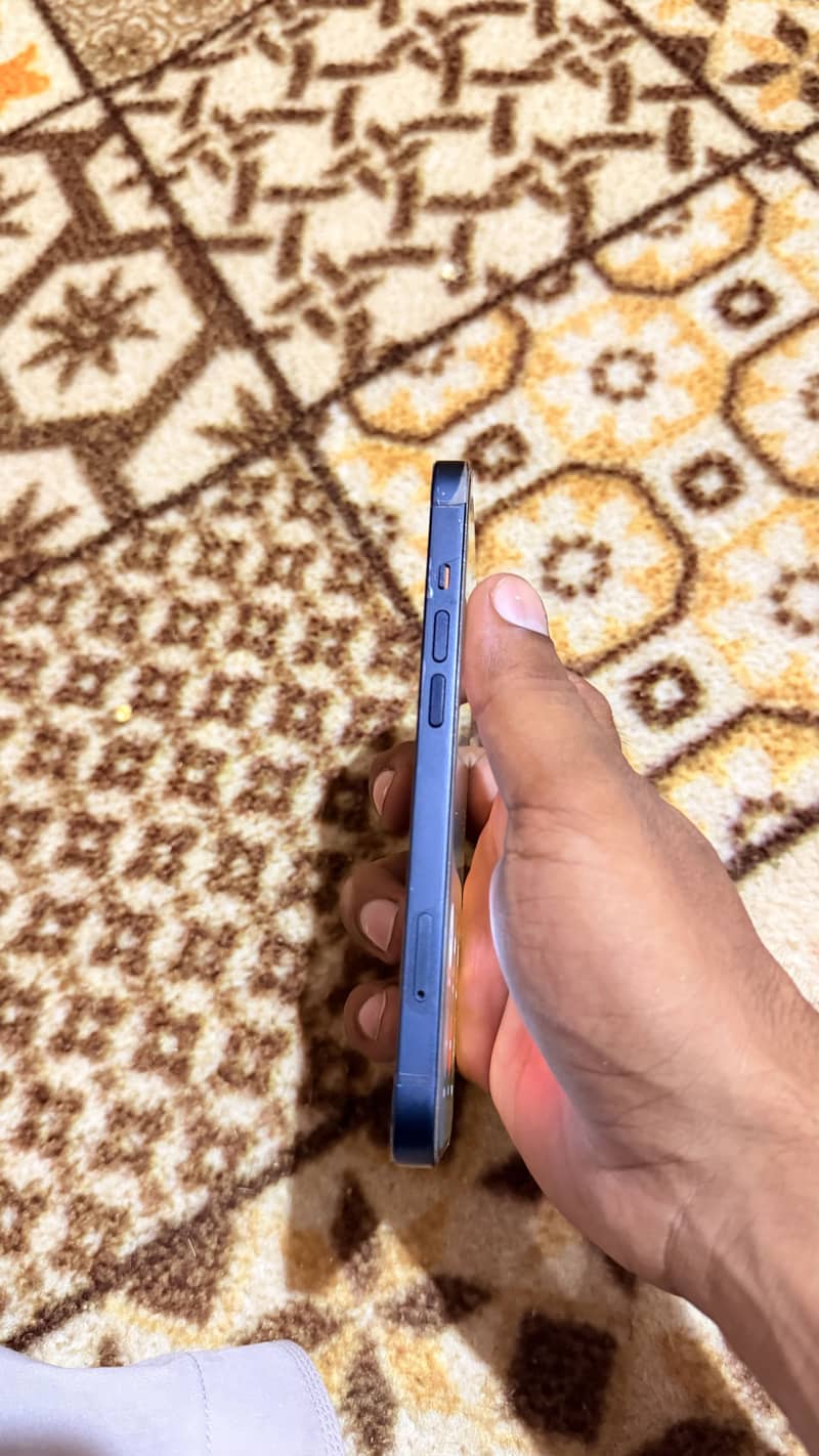 Apple iPhone 13 5