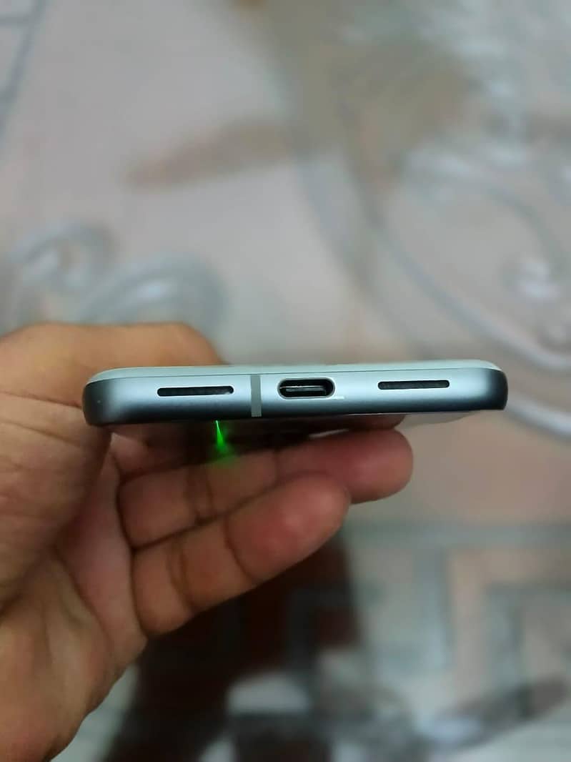 Google Pixel 8 5