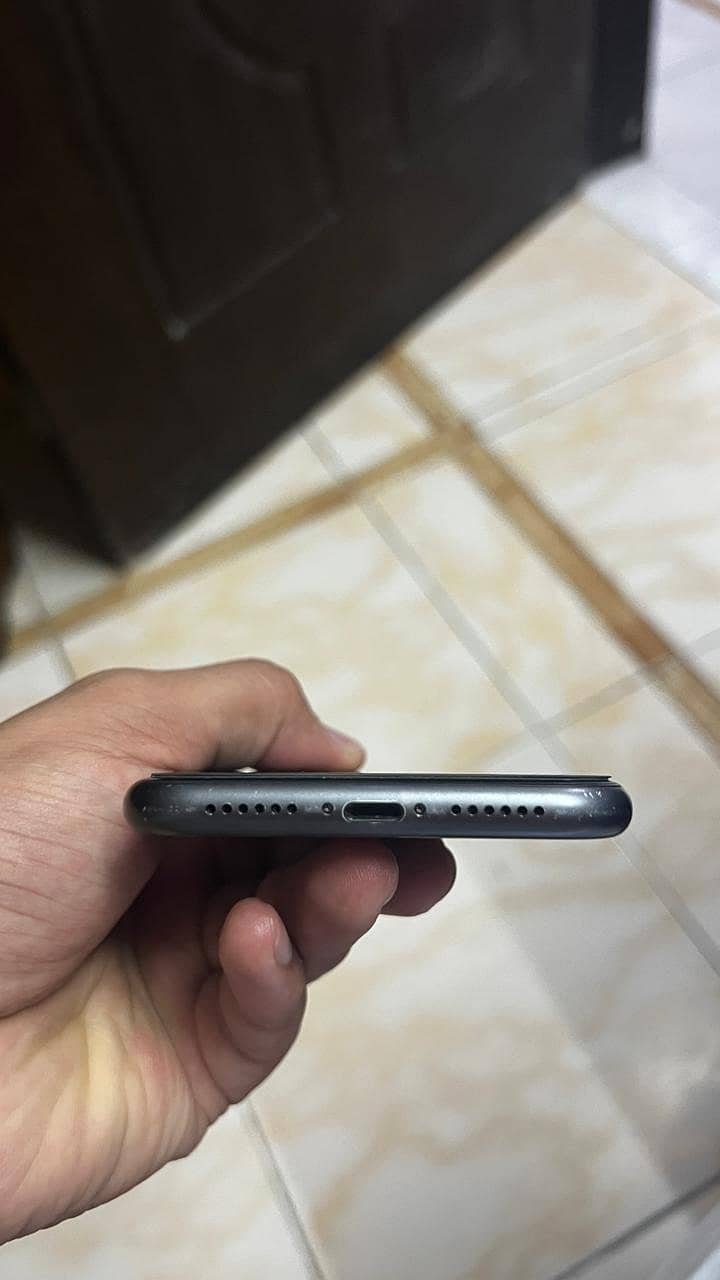 Apple iPhone 11 3