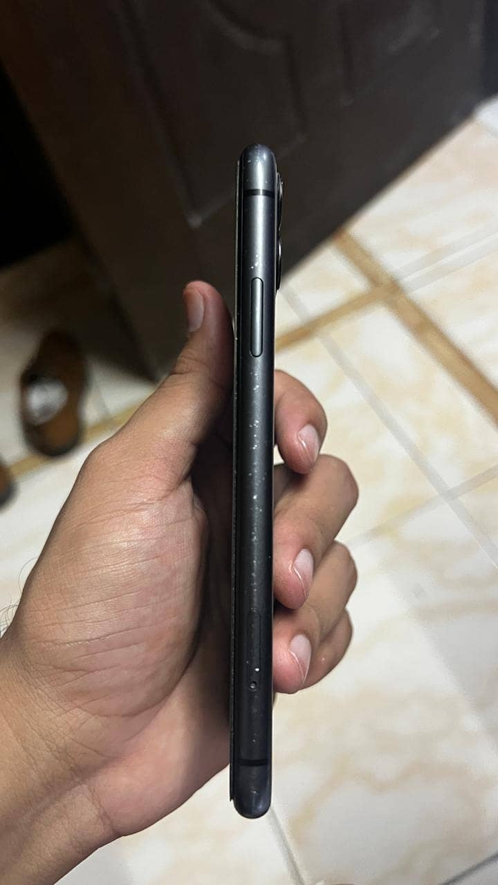 Apple iPhone 11 4