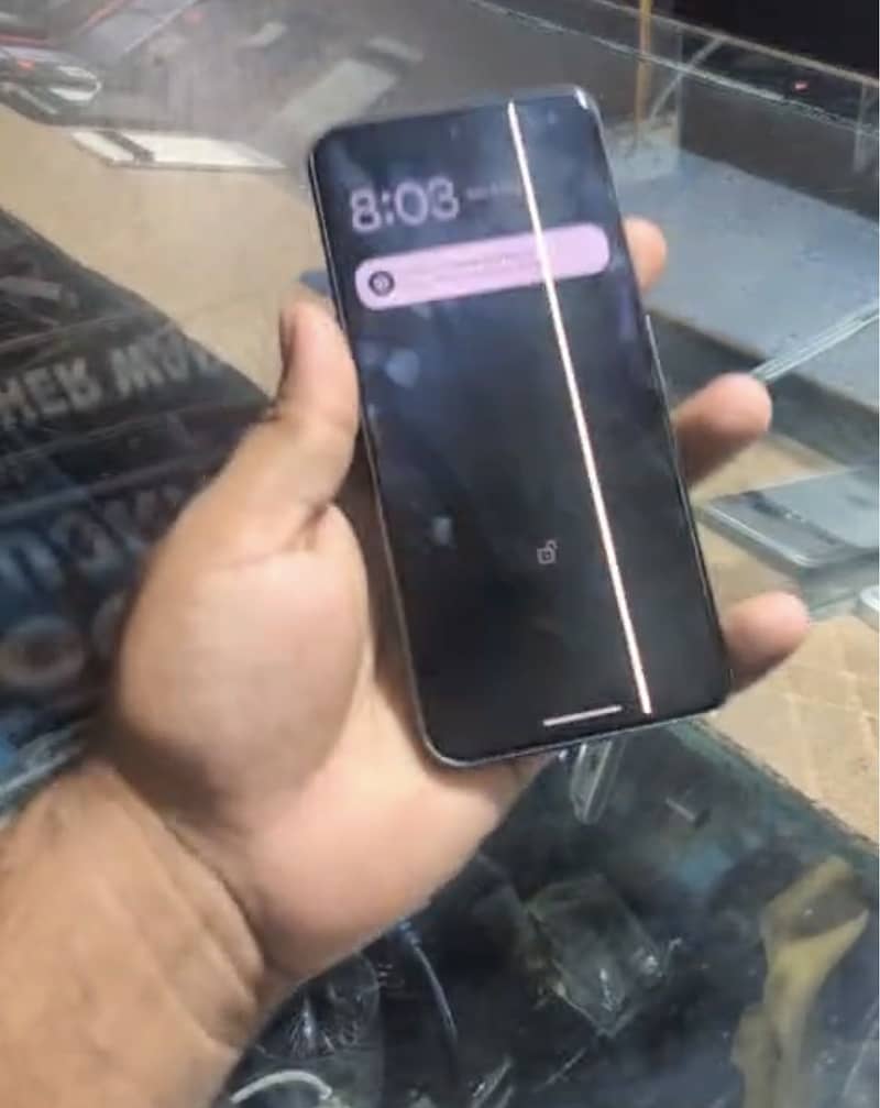 Google Pixel 8 panel line 1