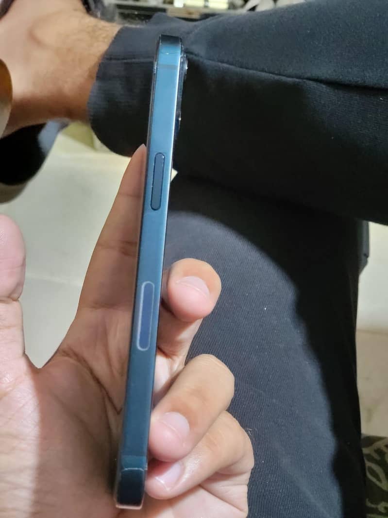 Apple iPhone 13 2