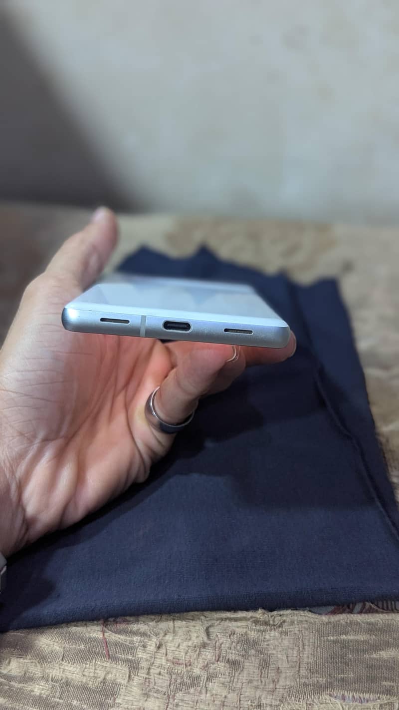 Google Pixel 7a 4