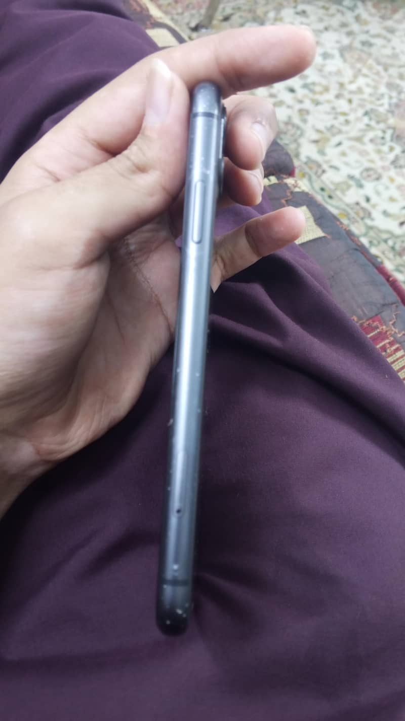 Apple iPhone 11 3