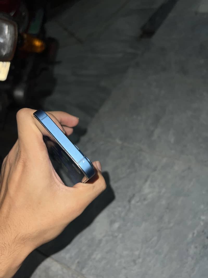 Apple iPhone 13 1