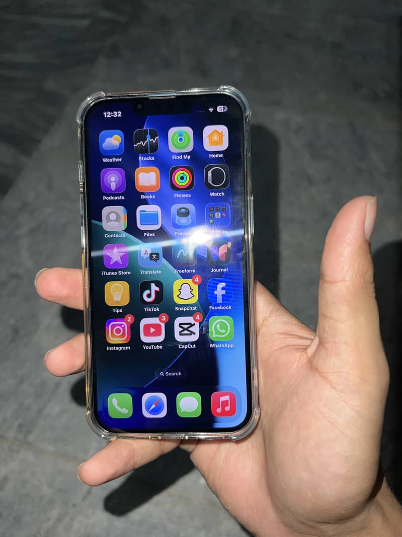 Apple iPhone 13 2