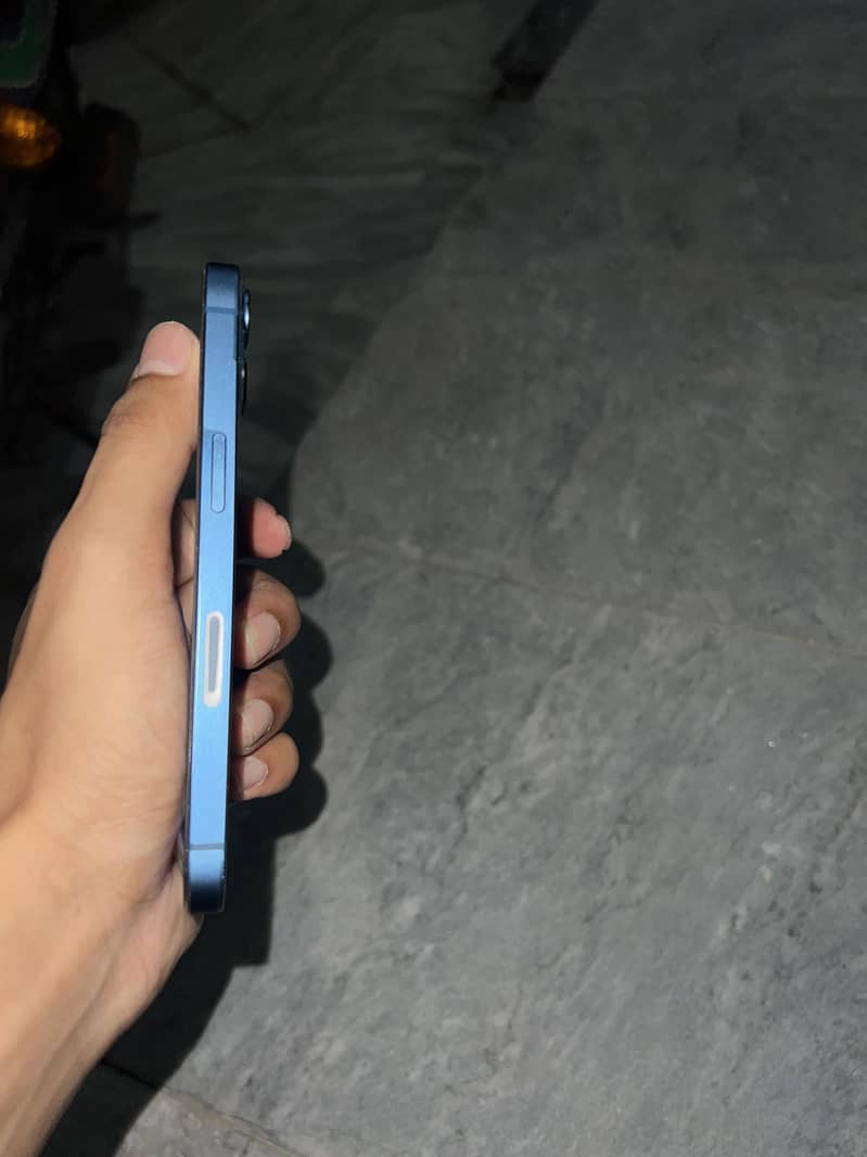 Apple iPhone 13 4