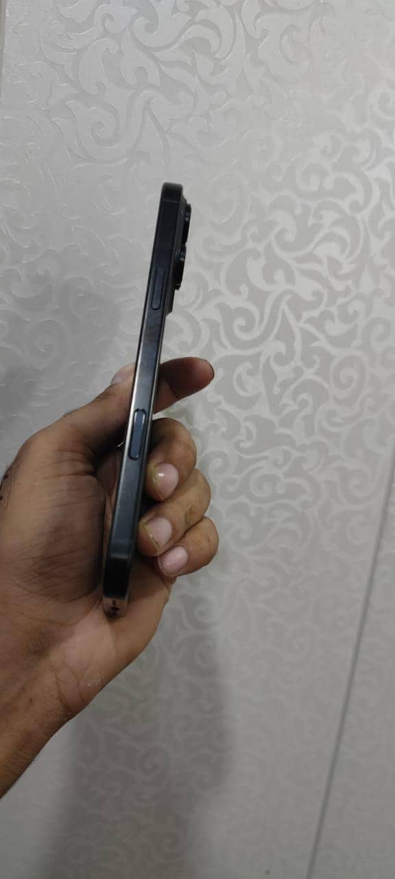 Apple iPhone 16 Pro Max 3
