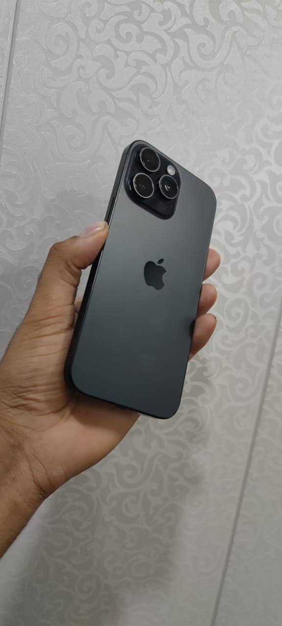 Apple iPhone 16 Pro Max 5