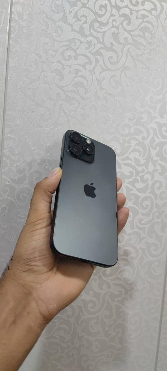 Apple iPhone 16 Pro Max 7