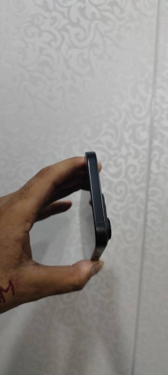 Apple iPhone 16 Pro Max 8