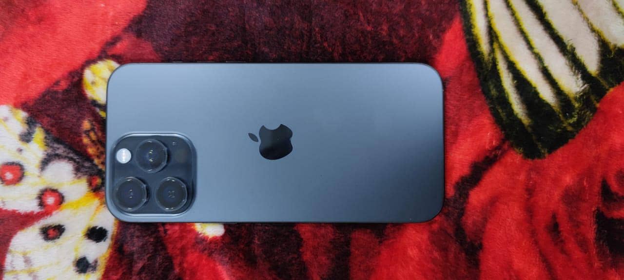 Apple iPhone 16 Pro Max 10