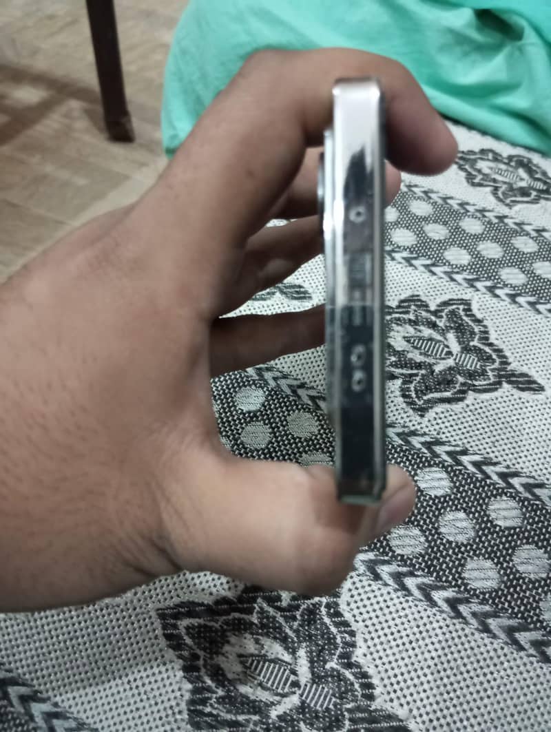 Infinix Note 40 4