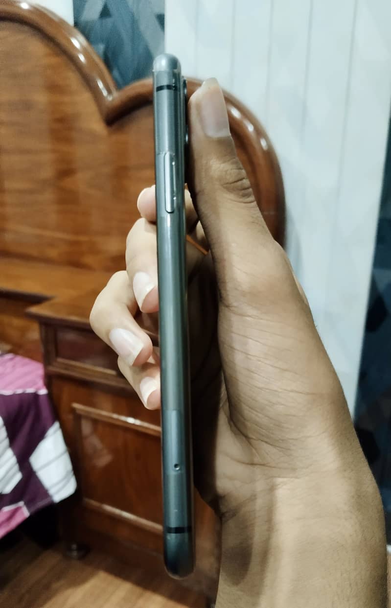 Apple iPhone 11 3