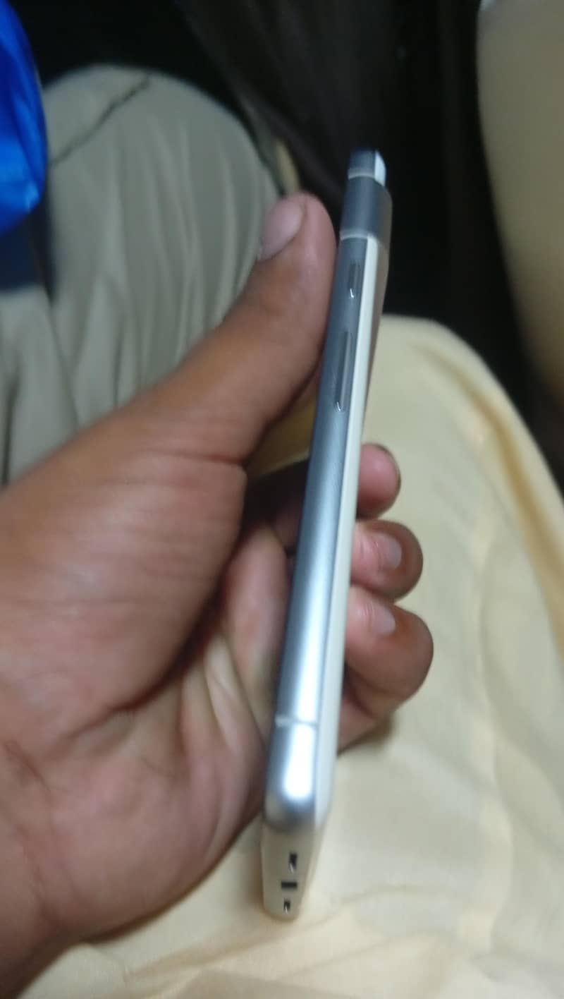 Google Pixel 7 4