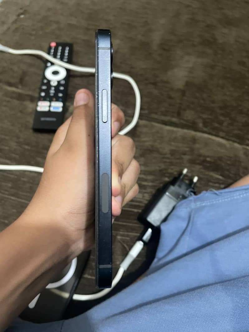 Apple iPhone 12 4